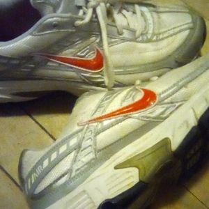 Nike Air Running Sneakers Gray And Pink Logo On Sides And In Front